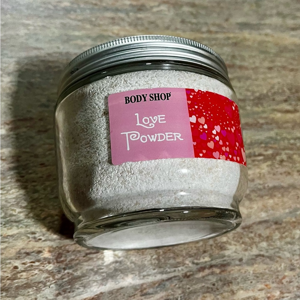 New Body Shop Love Powder